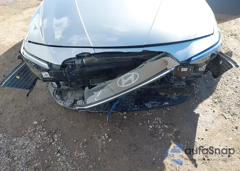 2024 Hyundai Elantra Sel z USA, uszkodzony, nr VIN KMHLM4DG2RU702225